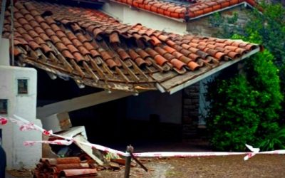 Para evitar que le roben , impactó su vehiculo en una vivienda de Castelar Norte