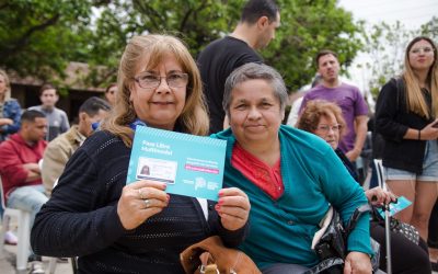 El intendente de Hurlingham Juan Zabaleta entregó más pases libres multimodales para los vecinos .