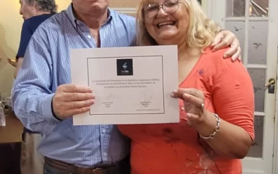 La periodista Noemí Zamora fue distinguida por ApeRA en reconocimiento a su labor en la entidad