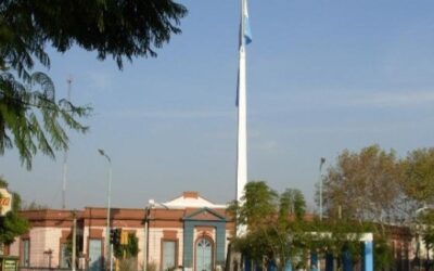 Vandalismo en la EES N1 de Merlo dura te los festejos mundialistas frente al Mástil de Merlo .