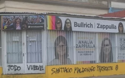 Diferentes lideres politicos zonales expresaron su repudio ante las pintadas en el local de Analía Zapulla .