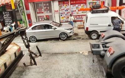 Adrián Nash , vecino de El Palomar que retrata escenas del Conurbano Bonaerense en maquetas .