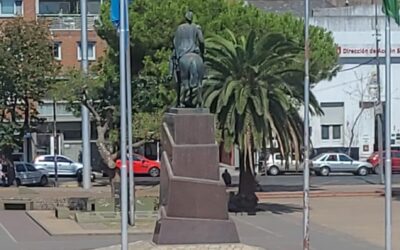 La Asociación Sanmartiniana pidió al Municipio de Morón que se reacondicionen las imágenes de San Martin dañadas en las Plazas de Morón y Haedo