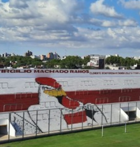 El Deportivo Morón homenajeó a los periodistas deportivos en su dia .