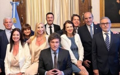 Juró ayer el nuevo Gabinete Nacional y Secretarias en privado .