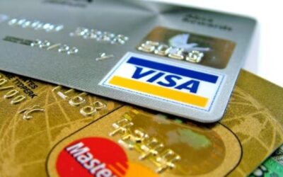 Para evitar fraudes, los comercios deberán realizar los cobros con tarjetas frente a los clientes