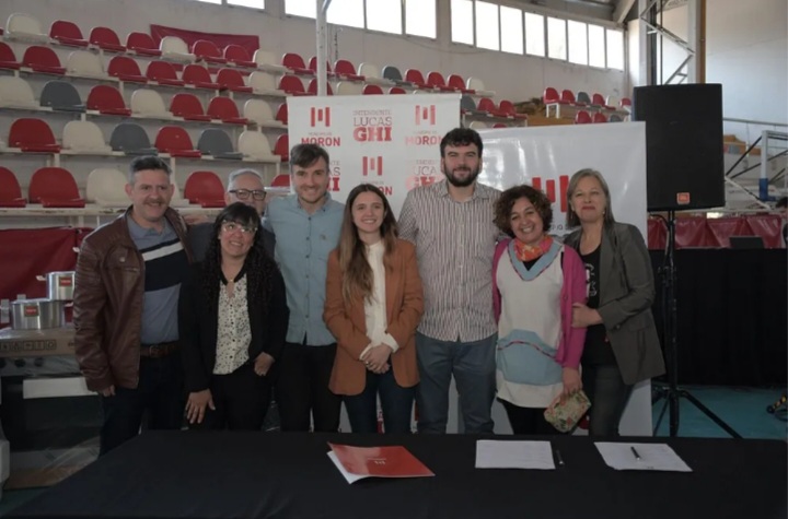 Morón : El municipio entregó nuevo equipamiento a escuelas públicas