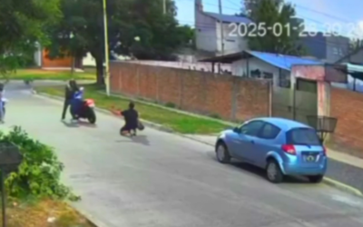 CASTELAR: INSEGURIDAD: LOS DESESPERADOS GRITOS DEL VECINO TRAS EL ROBO Y AMENAZAS DE LOS DELINCUENTES: » PONETE DE RODILLAS O TE MATO! «