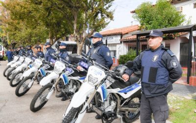 ITUZAINGÓ: PABLO DESCALZO Y JAVIER ALONSO ENTREGARON NUEVAS MOTOS DE ALTA CILINDRADA PARA EL PATRULLAJE