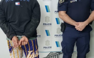 MORON: DETIENEN A UN DELINCUENTE QUE ARRASTRO POR EL ASFALTO A UNA MUJER TRAS ROBARLE SU AUTO