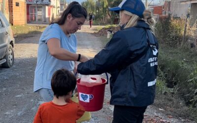 LA ONG CORAZON AZUL COLABORO CON LOS INUNDADOS DE CAMPANA