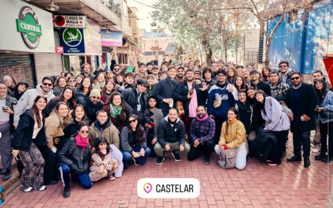 EL MUSICO SANTIAGO MOTORIZADO RECORRIO CASTELAR Y GRABO UN VIDEO