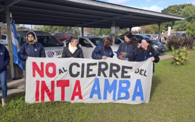 REALIZARON UN ABRAZO SIMBOLICO A INTA AMBA EN RECHAZO AL CIERRE