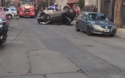 CASTELAR: UNA MUJER SE DESVANECIO Y VOLCO SU VEHICULO