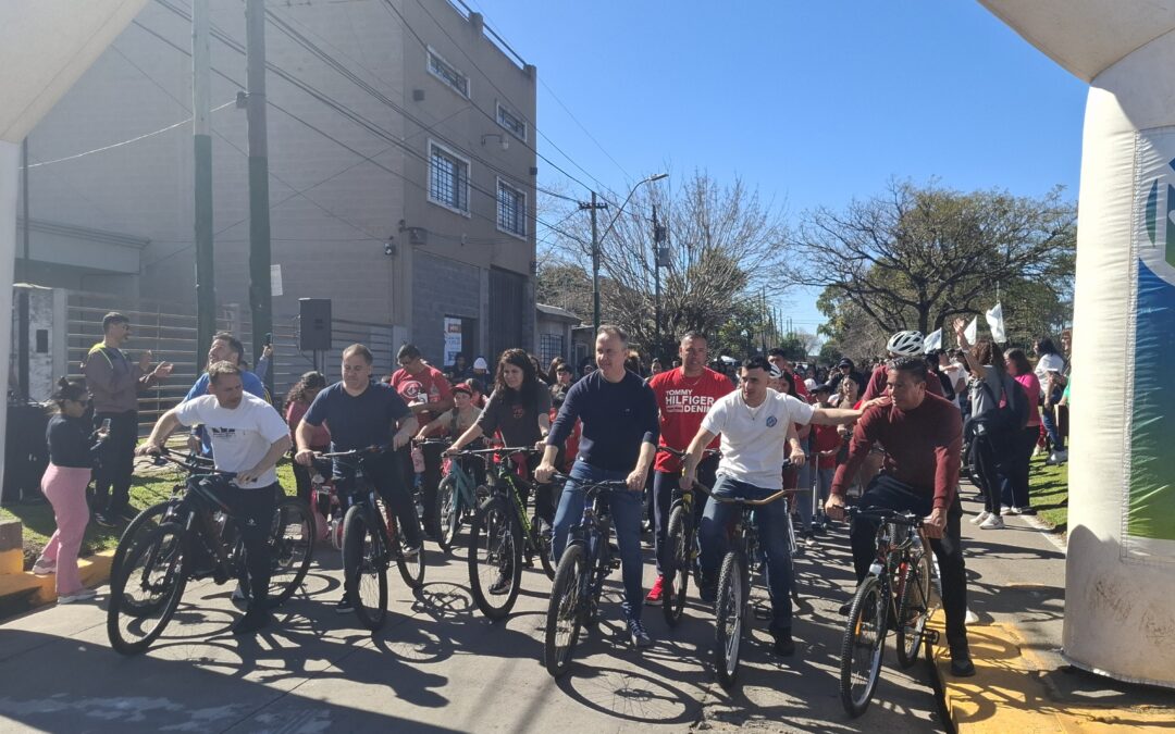 EL MUNICIPIO DE ITUZAINGO REALIZO UNA BICICLETEADA PARA CONMEMORAR LOS 30 AÑOS DE AUTONOMIA