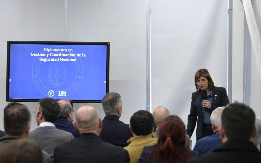 PATRICIA BULLRICH DISERTO EN LA SEDE CAPITAL DE LA UNIVERSIDAD DE MORON