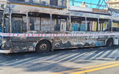 MORON: SE INCENDIO UN COLECTIVO NO HUBO HERIDOS
