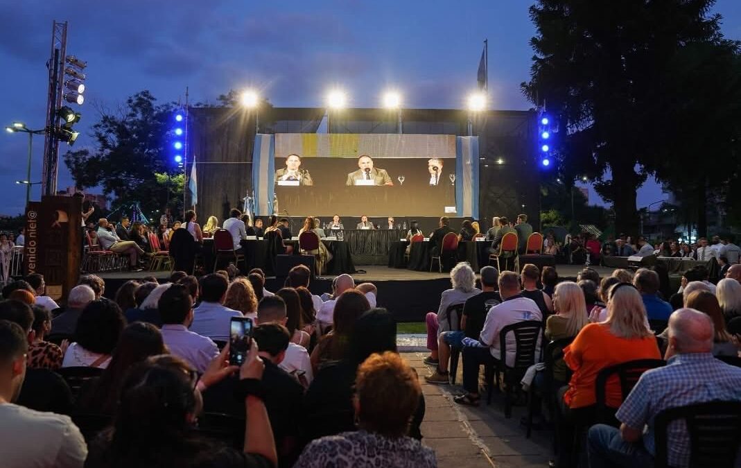 CONCEJOS DELIBERANTES: JURARON LOS NUEVOS CONCEJALES EN MORON HURLINGHAM E ITUZAINGO