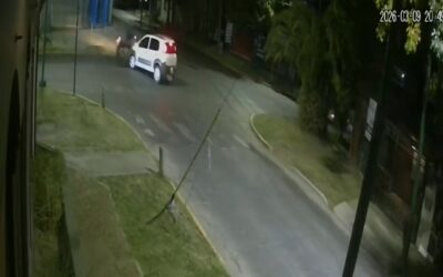 ITUZAINGO: VIOLENTO CHOQUE ENTRE UNA MOTO Y UN AUTO