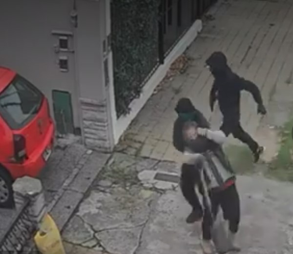 VIOLENTO DOBLE ROBO EN HAEDO: ATACARON A UNA MUJER Y SE LLEVARON UNA CAMIONETA