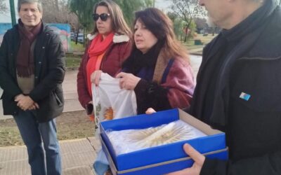 ASOCIACIONES SANMARTINIANAS ENTREGARON BANDERAS A LA COMISARIA 4ta DE ITUZAINGO