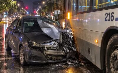 MORON: DETIENEN A DOS ADOLESCENTES QUE ROBARON UN AUTO Y TERMINARON CHOCANDO CONTRA UN COLECTIVO TRAS UNA EXTENSA PERSECUSION